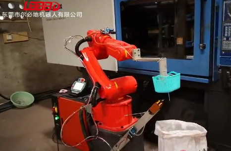 爾必地注塑機(jī)器人上下料客戶現(xiàn)場(chǎng)作業(yè)視頻